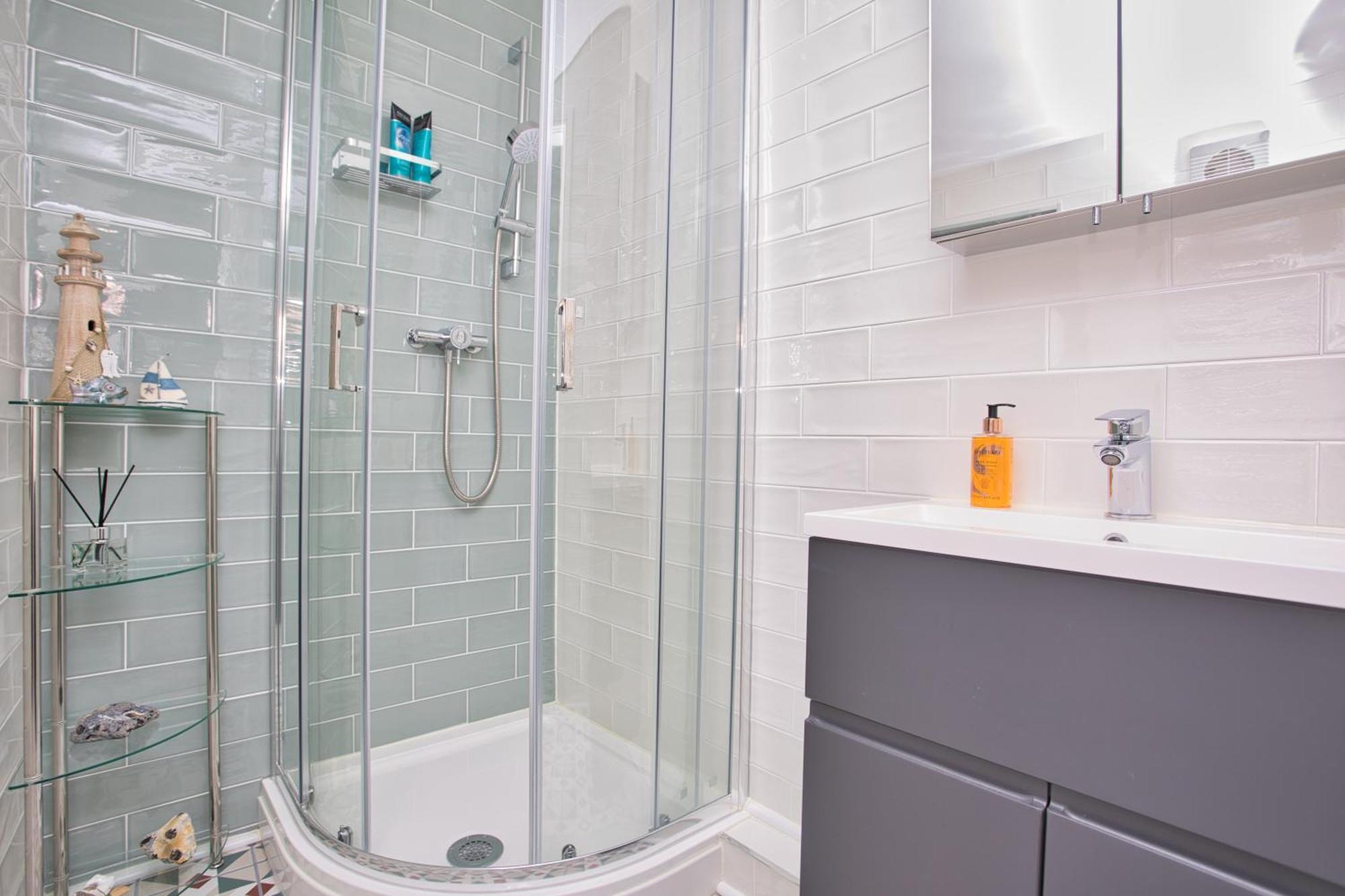 Spacious Seaside Escape In The Heart Of Deal, 4 Mins From The Beach Экстерьер фото