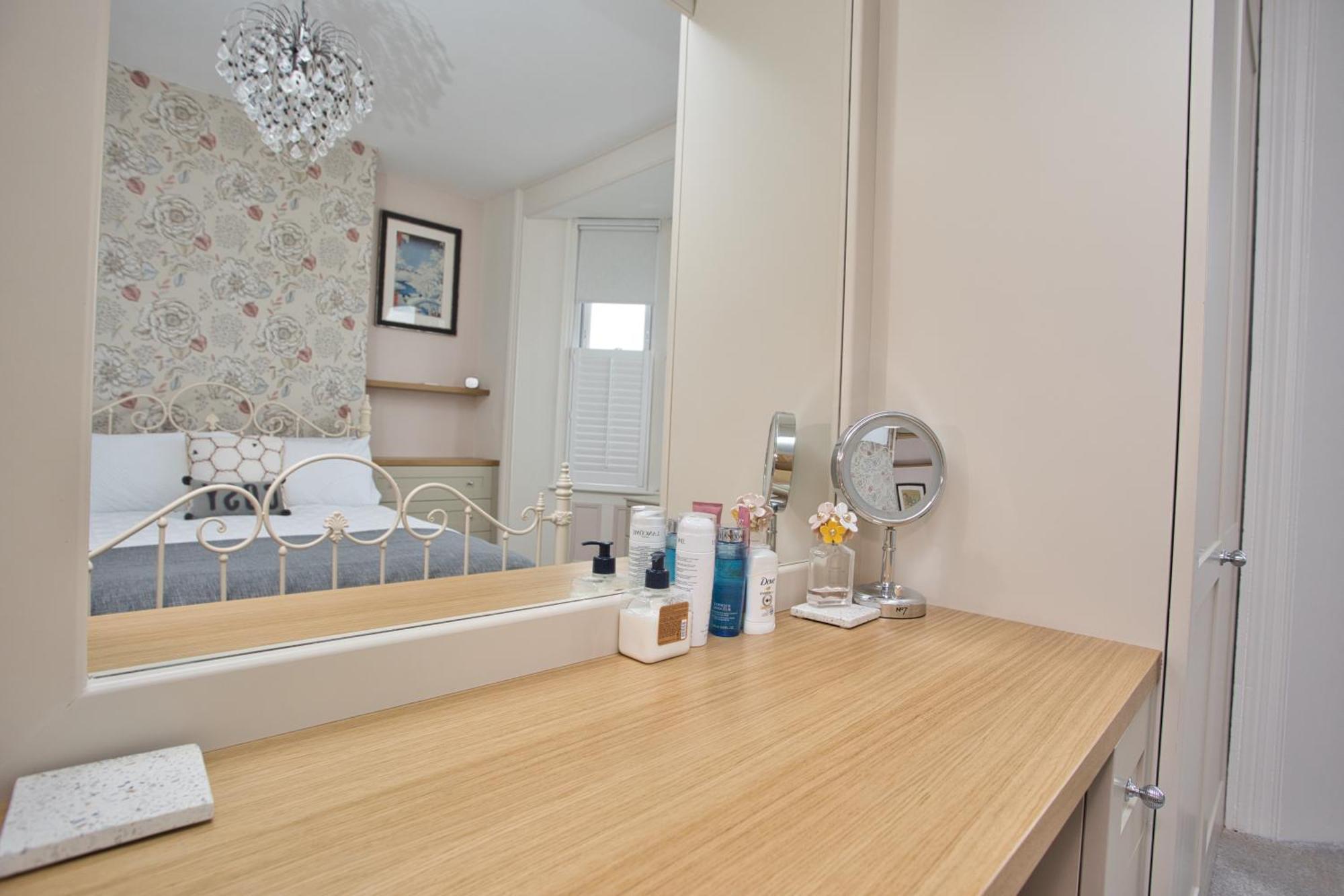 Spacious Seaside Escape In The Heart Of Deal, 4 Mins From The Beach Экстерьер фото