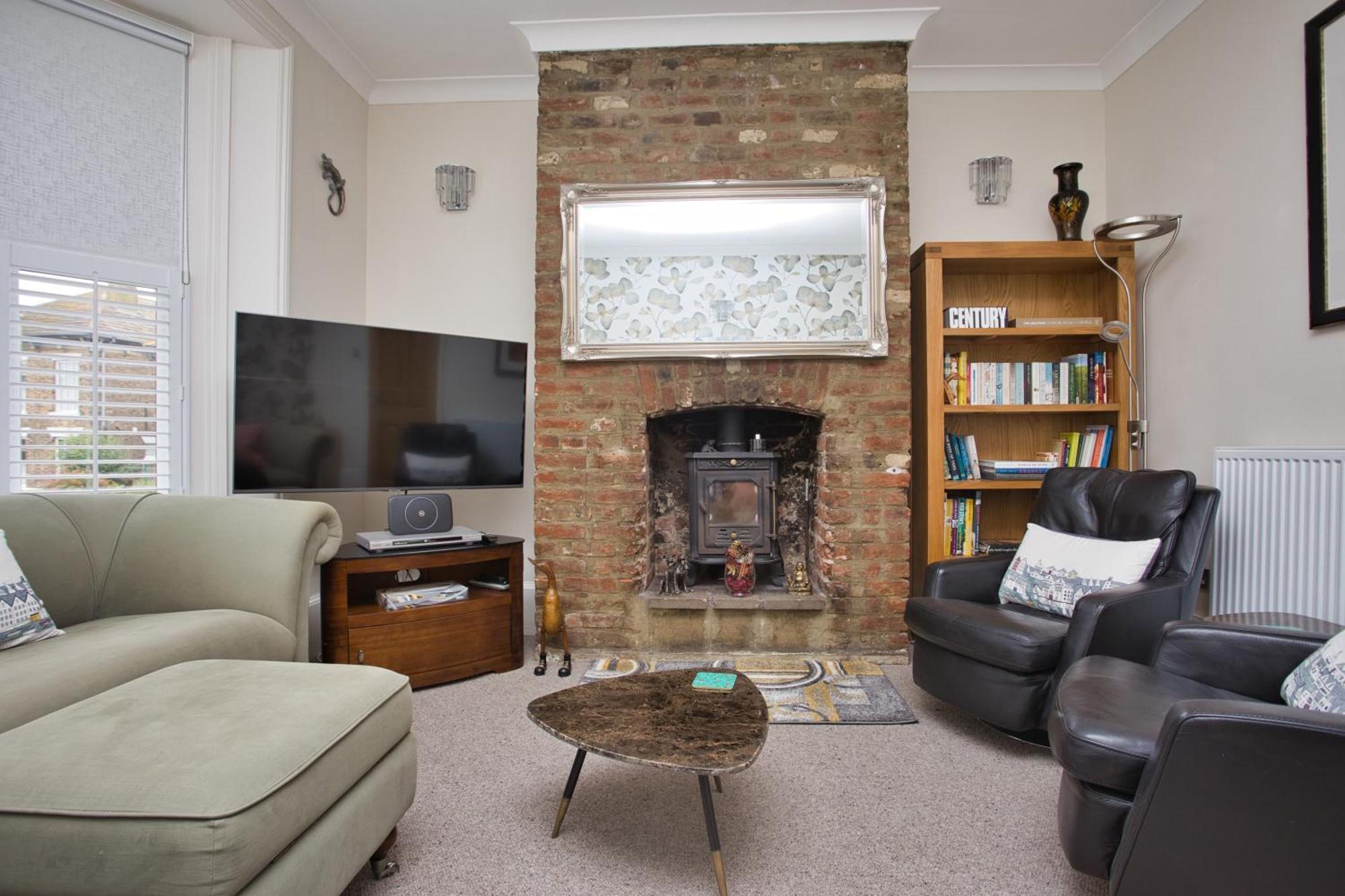 Spacious Seaside Escape In The Heart Of Deal, 4 Mins From The Beach Экстерьер фото